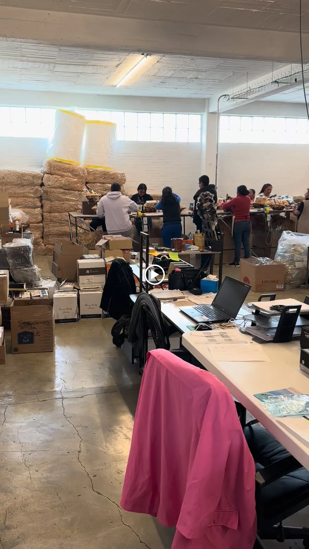 Armado y empaque de arcones corporativos puebla en taller
